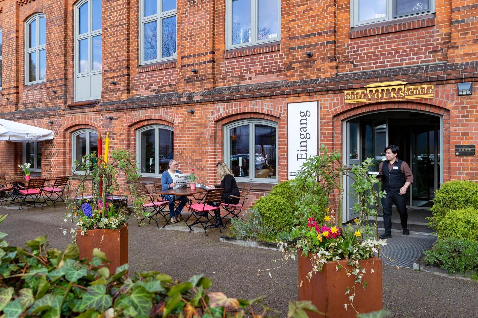 Hotel Volksschule Hamburg Exterior photo
